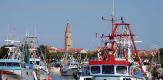 Sciopero pesca, Caorle si ferma: 17 natanti pronti al sit-in contro il caro gasolio Caorle, caro gasolio, pescherecci, Marinerie