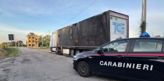 Fonte, incendia un camion per un debito di poche centinaia di euro: denunciato 35enne Fonte, camion incendiato per debito - Notizie Plus